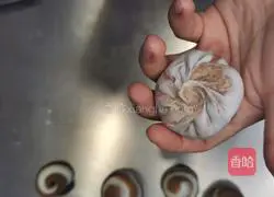 Illustration of how to make cocoa thread bean paste buns 14