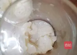 Illustration of how to make lychee soda sparkling water 3