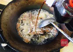 Illustration of how to make spicy and sour shredded pork soup 6