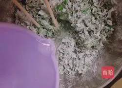 Illustration of how to make celery leaf cake 6