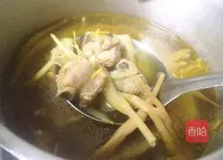 Day lily Illustration of how to make pork rib soup 7