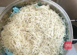 Illustration of how to make bean stove noodles 2