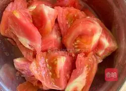 Illustration of how to stew beef brisket with tomatoes and potatoes 2