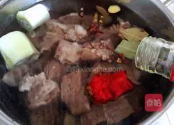 Illustration of how to make a family improved version of beef buns 5