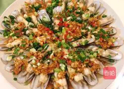 Illustration of how to make steamed vermicelli with garlic and razor clams 5