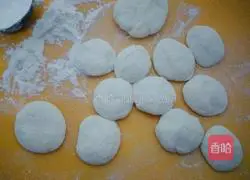 Illustration of how to make mini egg-filled pancakes 2