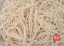 Illustration of how to cook noodles in iron pot 6
