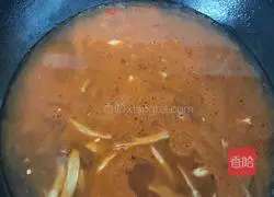 Illustration of how to make steamed noodles with dried beans 6