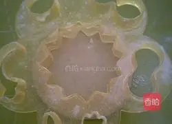 Illustration of how to make cute little monster steamed buns 6