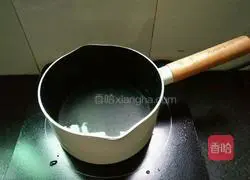 Illustration of how to make canned loquat 3