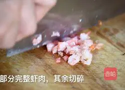 Illustration of how to make Canadian Arctic shrimp and meat wontons 3