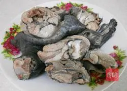 Illustration of how to make mushroom and black-bone chicken soup 1