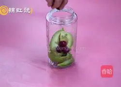 How to make avocado and cranberry smoothie Illustration 4