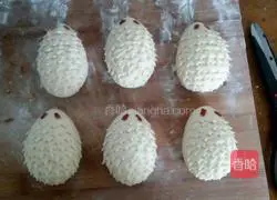 Illustration of how to make hedgehog steamed buns 11