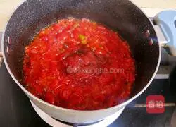 Illustration of how to make braised noodles with small tomatoes and eggs (baby complementary food) 7