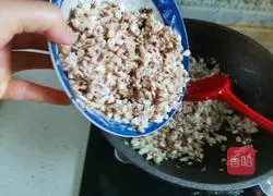 Illustration of how to make noodles with mushroom meat sauce 8