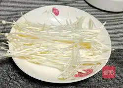 Enoki mushroom tomato meat slices soup recipe 2