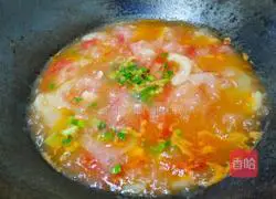 Illustration of how to make tomato, cucumber and meat slices soup 17