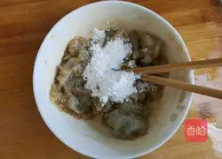 Illustration of how to make tomato and enoki mushroom shrimp soup 3