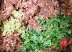 Illustration of how to make mushroom and pork buns 3