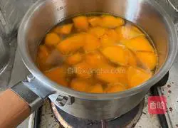 Golden Pumpkin Soup Recipe Illustration 4