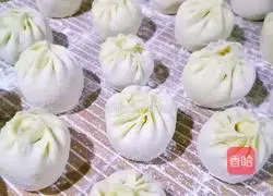 Illustration of making double bean buns 15