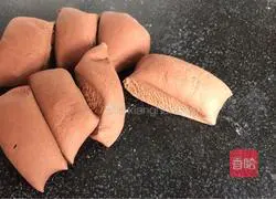 Illustration of how to make walnut steamed buns 8