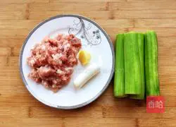 Illustration of how to make loofah and meat dumplings 5