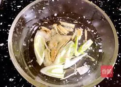 Illustration of how to make stewed lion head 4