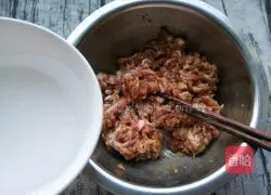 Illustration of how to make Yuanbao dumplings 6