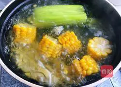 Illustration of how to make hot sugarcane corn soup 4