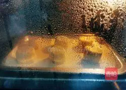 Illustration of how to make pumpkin and blackcurrant blossom steamed buns 21