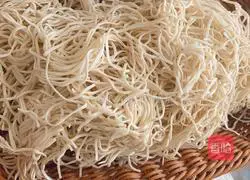 Soybean sprouts, beans and steamed braised noodles Practice illustration 5