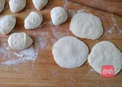 Illustration of how to make seasonal vegetable and fresh meat buns 11