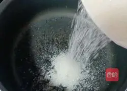 Illustration of how to make pearl milk tea 6