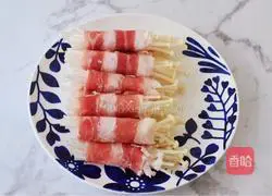 Illustration of how to make beef rolls with enoki mushrooms 5