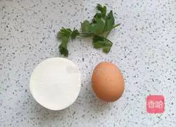 Illustration of how to make fried egg and shredded radish soup 1
