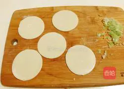 Illustration of how to make dumpling skin green onion pancake 2