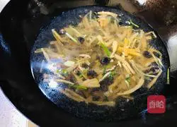 Illustration of how to make plain line noodles 9