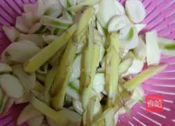 Illustration of how to make submerged pepper 4