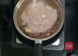 Illustration of how to make pork liver and tomato noodles (baby food supplement) 5