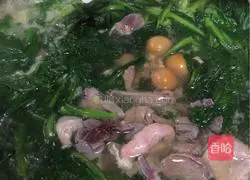 Cantonese style - Chicken offal with chrysanthemum Illustration of how to make soup 5