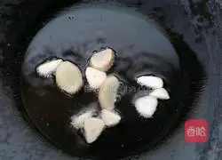 Illustration of how to make stir-fried diced chicken with edamame 5