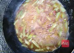 Illustration of how to make braised pork beans and stuffed noodles 6