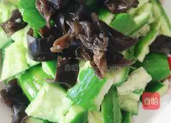 Illustration of how to shoot cucumbers 6