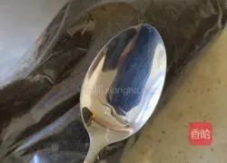 Illustration of how to make family milk tea 1