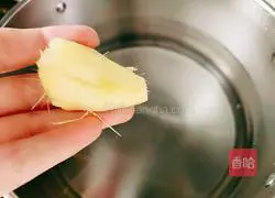 Day lily Illustration of how to make Cordyceps Flower Stewed Chicken Soup 5