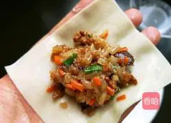 Illustration of how to make wonton skin and shaomai stuffing pancakes 16