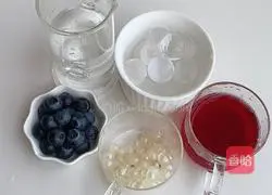 Illustration of how to make sweet and sour blueberry drink 1