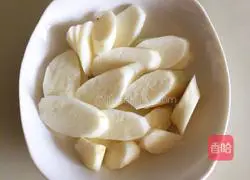 Illustration of how to make yam pancakes 1